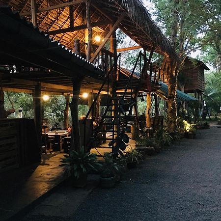 Tree House Hostel Sigiriya Exterior photo