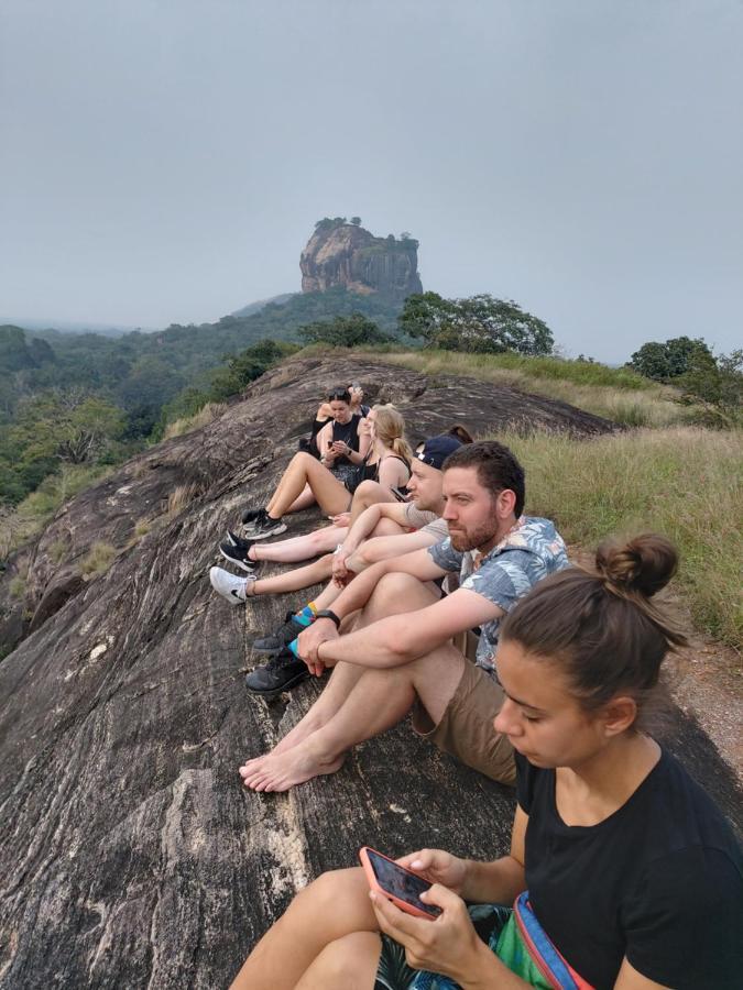 Tree House Hostel Sigiriya Exterior photo