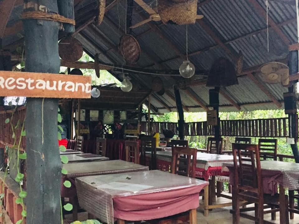 Tree House Hostel Sigiriya Exterior photo